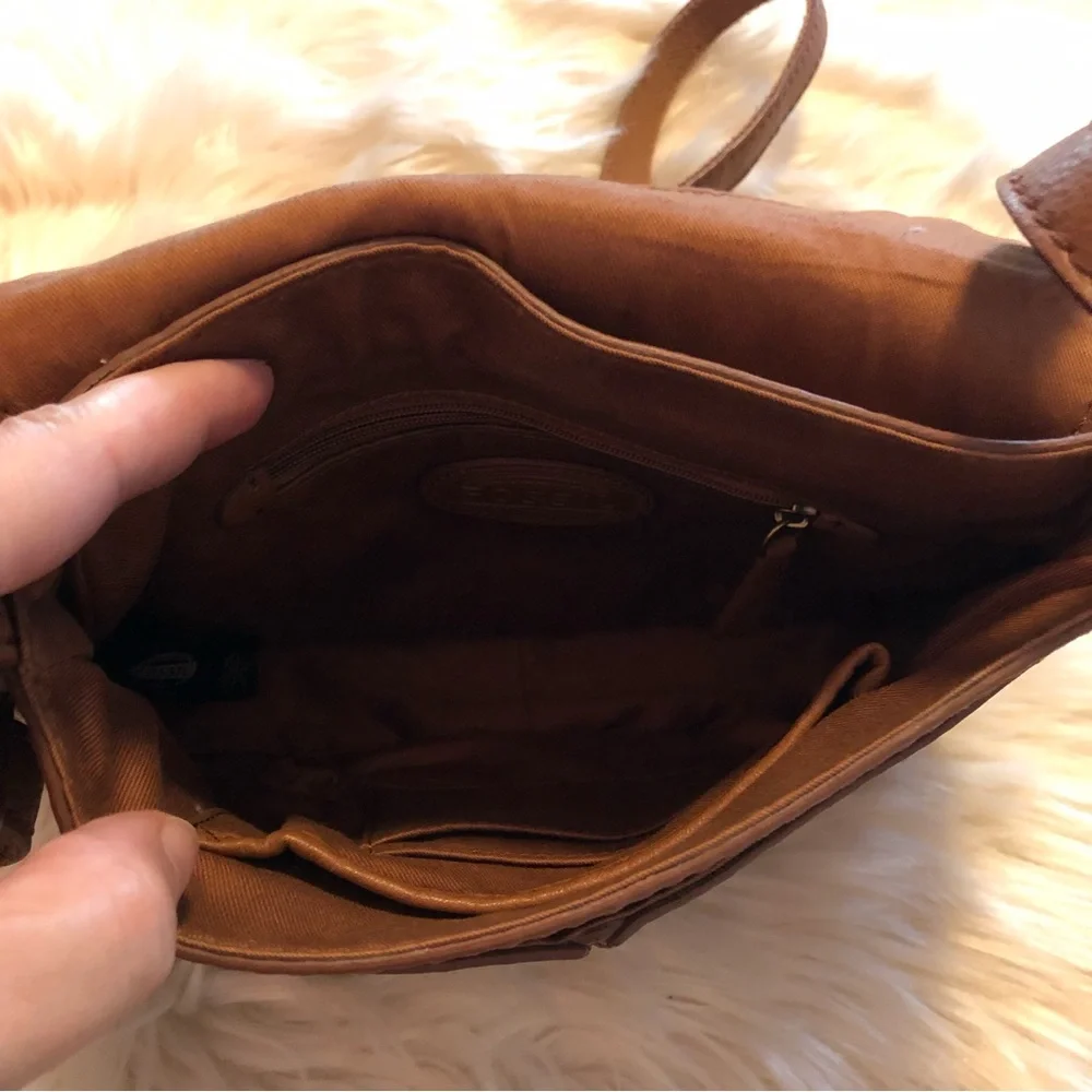 Fossil brown leather saddle flap crossbody purse - Picture 6 of 12